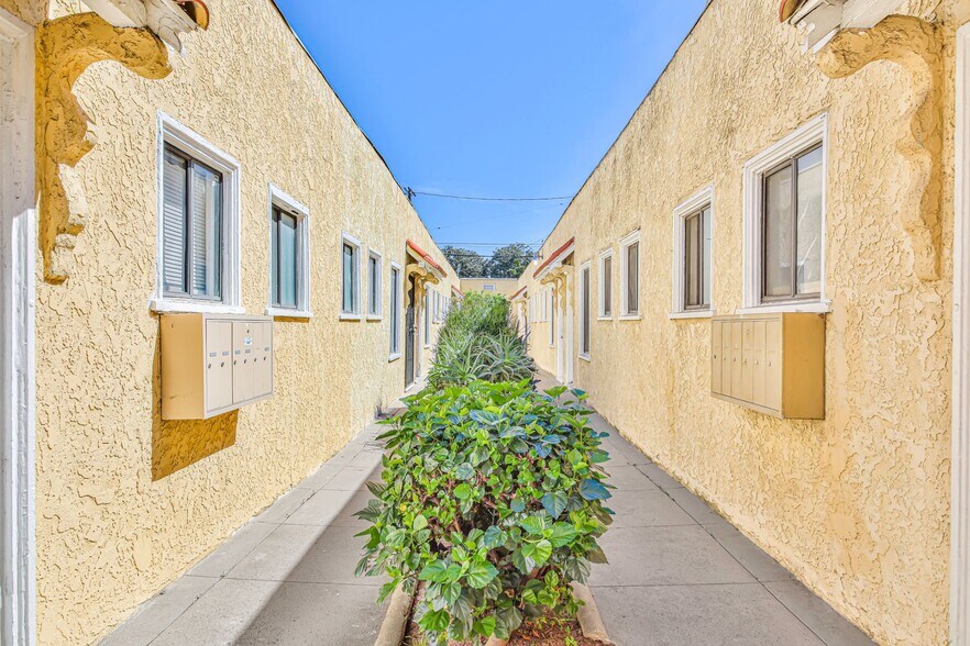 Building Photo - 1074 Obispo Ave