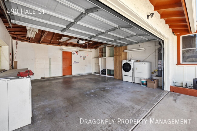 Building Photo - 490 Hale St