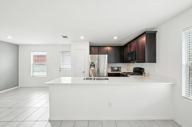 Building Photo - 1-story, 3 Bedrooms, 2 Bathrooms. Master's bedroom with ensuite bathroom and roomy walk-in closet