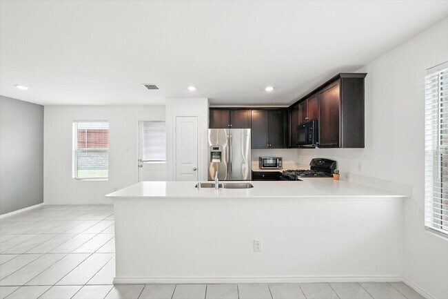 Building Photo - 1-story, 3 Bedrooms, 2 Bathrooms. Master's...