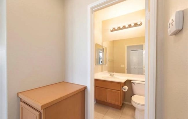 Building Photo - 1800 E Lakeshore Dr