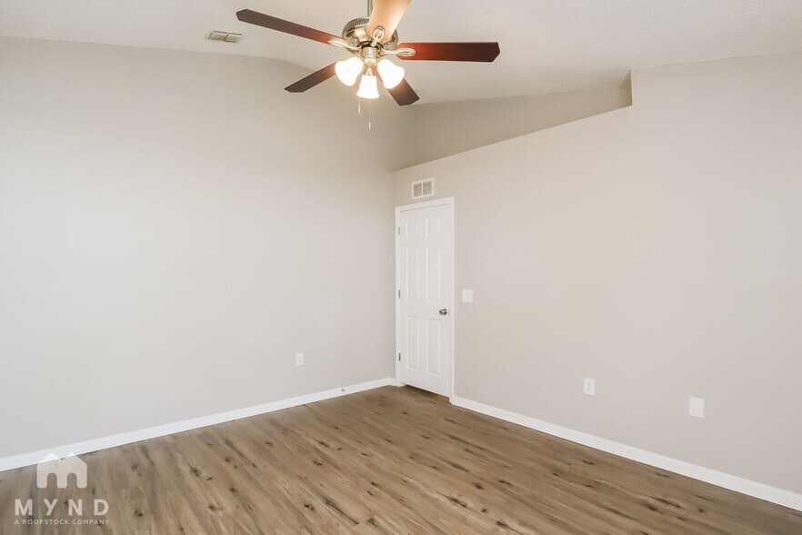 Building Photo - 8537 English Oak Dr