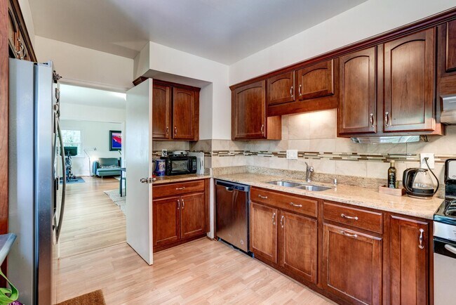 Building Photo - 7525 Cayuga Ave