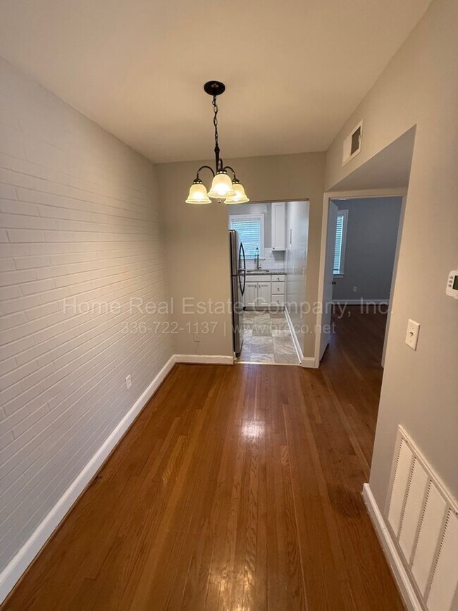 Building Photo - 803 W End Blvd