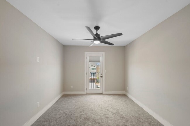 Building Photo - Gorgeous Aria at the Park 3 Bedroom Townhouse!