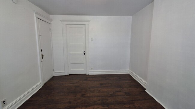 Building Photo - 117 57th St