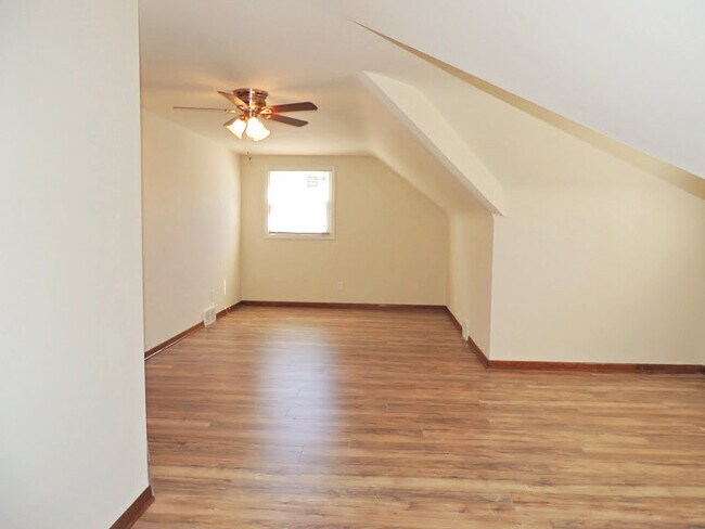 Building Photo - 245 E 262nd St