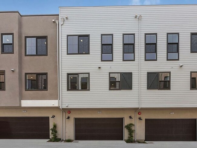 Building Photo - BRAND NEW 4 BED, 3.5 BATHS, 2070 SQ FT TOWNHOME BY KH HOMES
