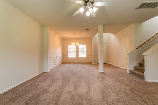 Building Photo - 6702 Albion Cresent Dr