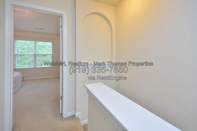 Building Photo - 100 Stratford Lakes Dr