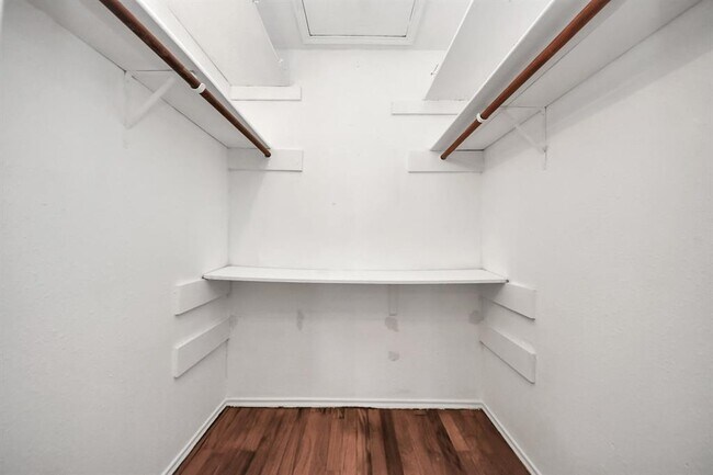 Building Photo - 12922 Grovemill Dr