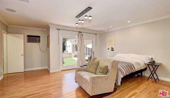 Building Photo - 3076 Earlmar Dr
