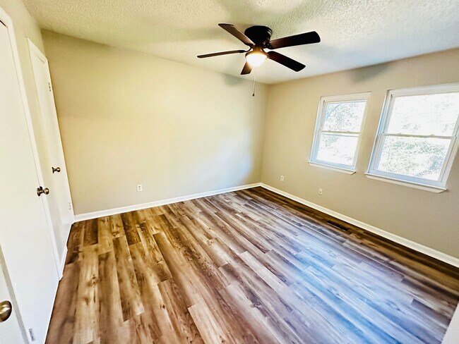 Building Photo - A Great Living Space in the Heart of the C...