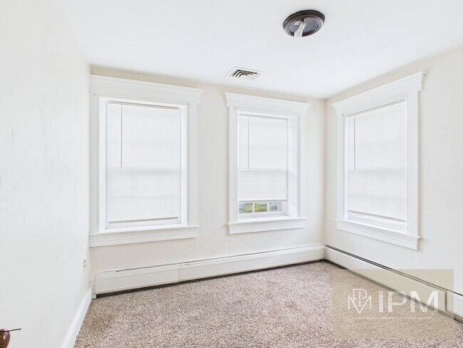 Building Photo - 44 N Main St