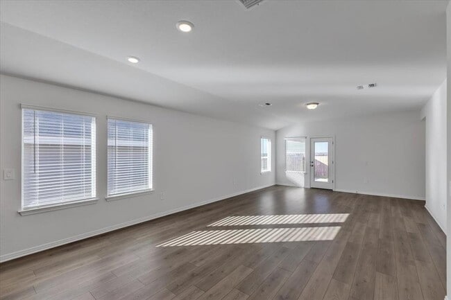 Building Photo - 5020 Hazelnut Ln