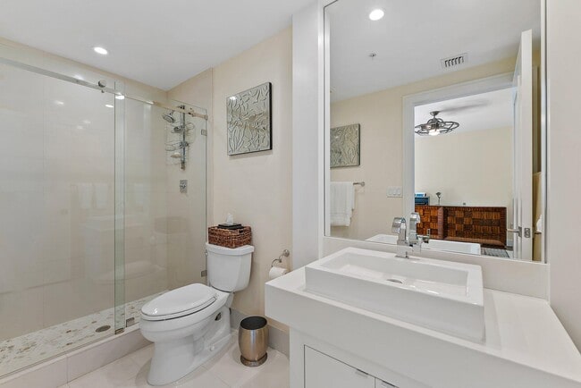 Building Photo - 155 S Ocean Ave