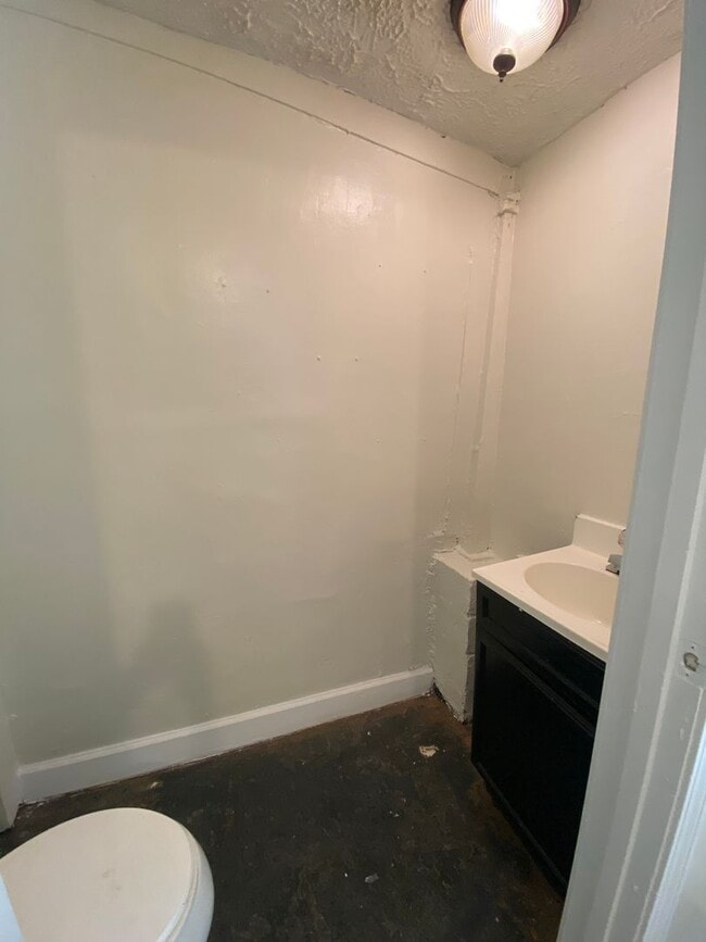 Building Photo - Pre-Lease for July 15, 2026 - Charming 1 bed 1 bath house near downtown Athens, Ga