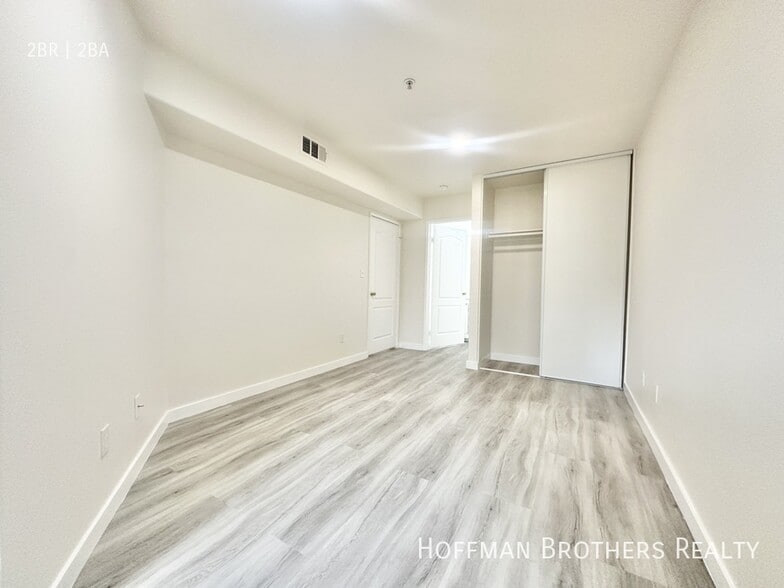 Building Photo - 7323 Winnetka Ave