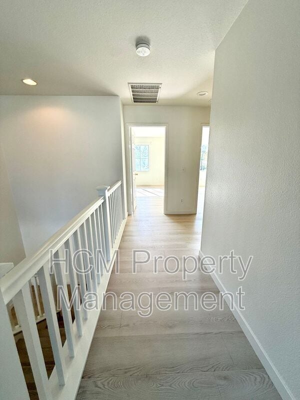 Building Photo - 70 Declaration Pl