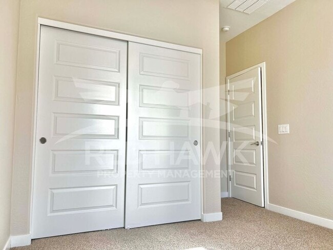 Building Photo - 4038 E Erie St