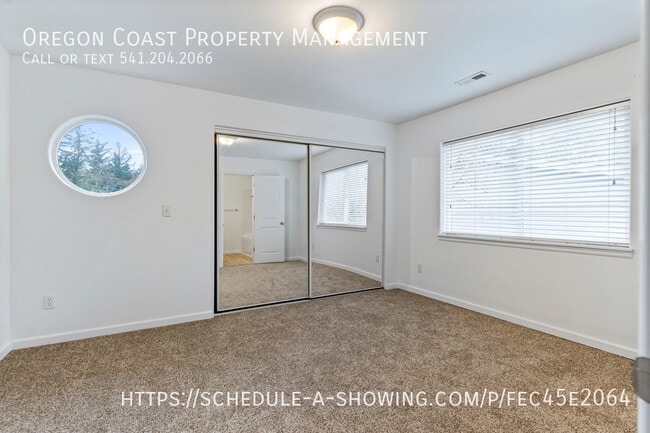 Building Photo - 4626 SE 51st St
