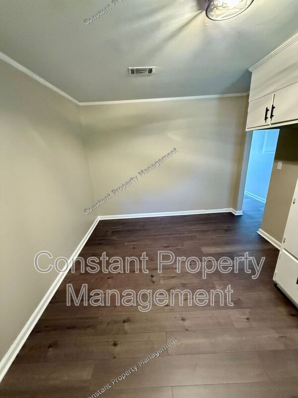Building Photo - 4301 Ayers Rd