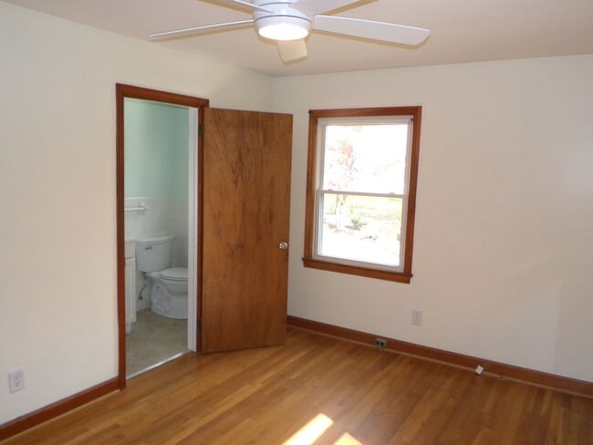 Building Photo - Country Living in Town