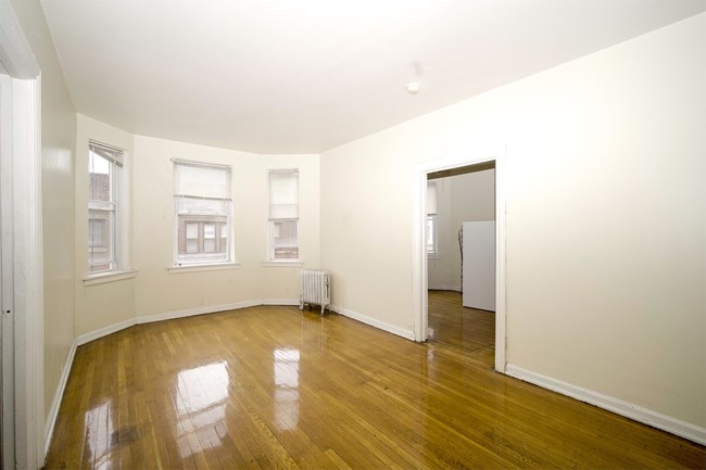 Building Photo - 1347 W Estes Ave