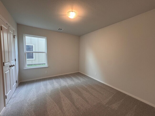 Building Photo - 3401 E 153rd St S