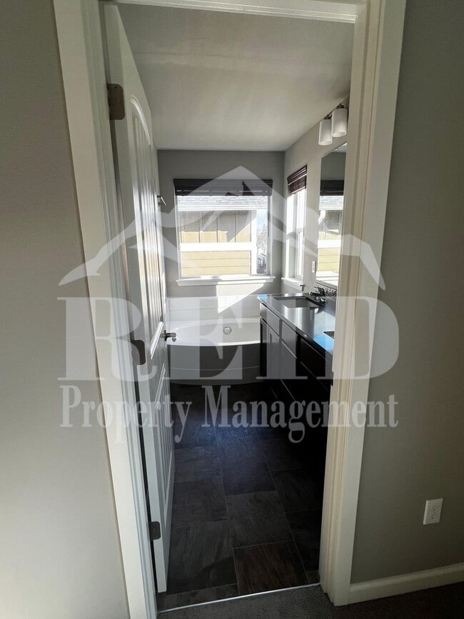 Building Photo - 3887 Portside Dr