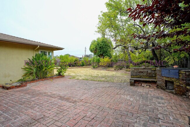 Building Photo - Terra Linda Home, 3-bedroom, 2-bath, singl...