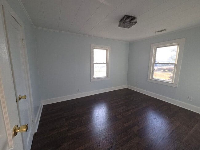 Building Photo - 209 Bartlett Ave