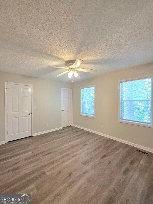 Building Photo - 232 Hampton Dr