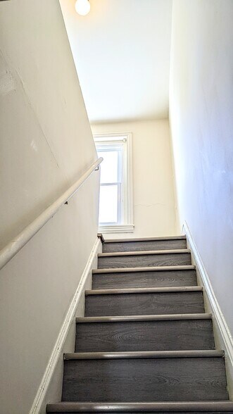 Building Photo - 730 Kohn St