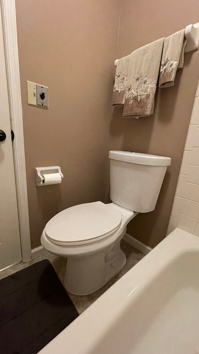 2nd bedroom bath - 229 Quail Run