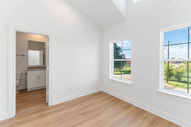 Building Photo - 5119 Briscoe St