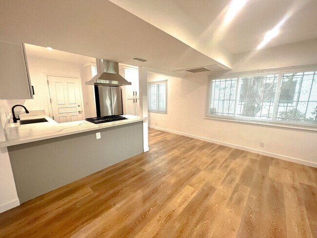 Building Photo - Modern 2-Bedroom Apartment in Inglewood – ...