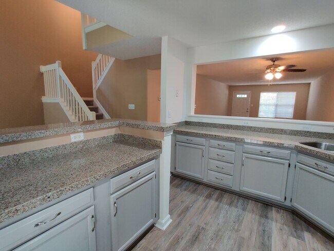 Building Photo - Townhome in Ballyntyne