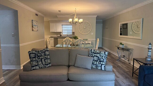 Building Photo - Charming 2/2 Seasonal Rental in Sarasota – Minutes from the Beach! Private Courtyard Included!!