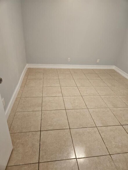 Building Photo - 7355 Woodmont Ter