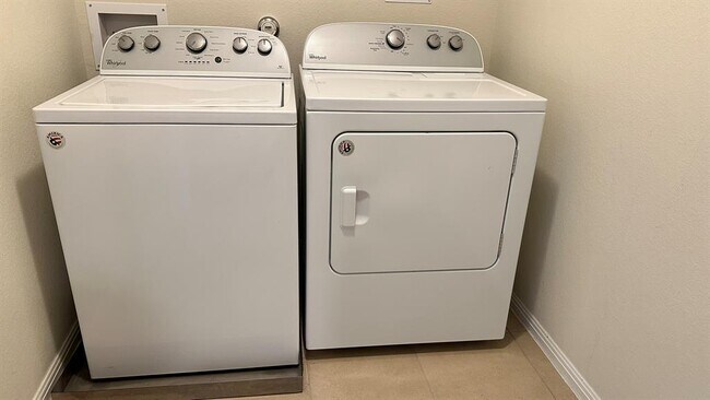 Building Photo - 2304 S Lakeline Blvd