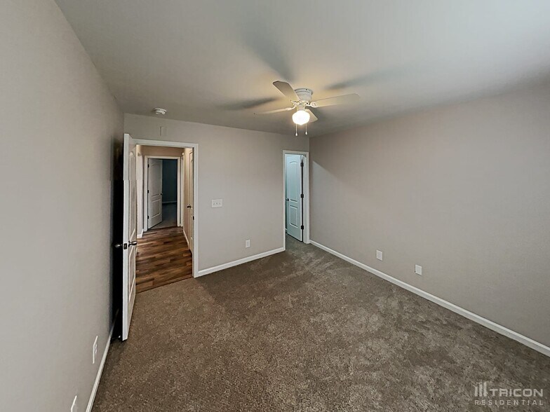 Building Photo - 7311 Village Acre Dr
