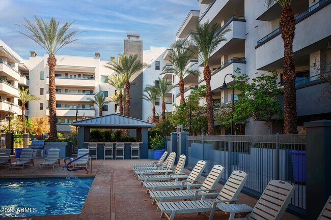 Building Photo - 945 E Playa Del Norte Dr