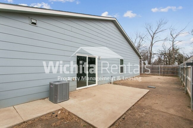 Building Photo - 645 N Grandstone St