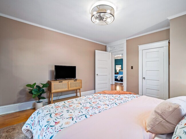 Building Photo - 2ND East Dr