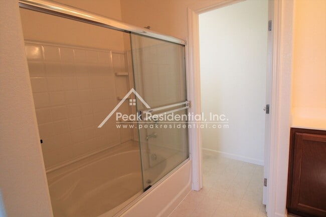 Building Photo - Newer South Sacramento Area 3bd/2.5ba Home