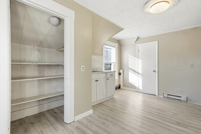 Building Photo - 29 Allen St