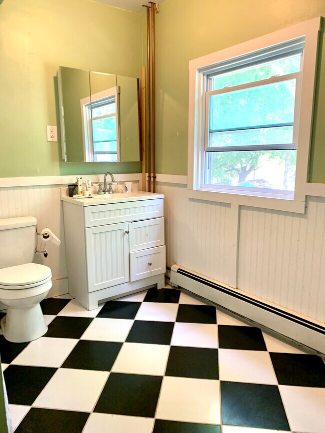 Building Photo - 25 Besch Ave