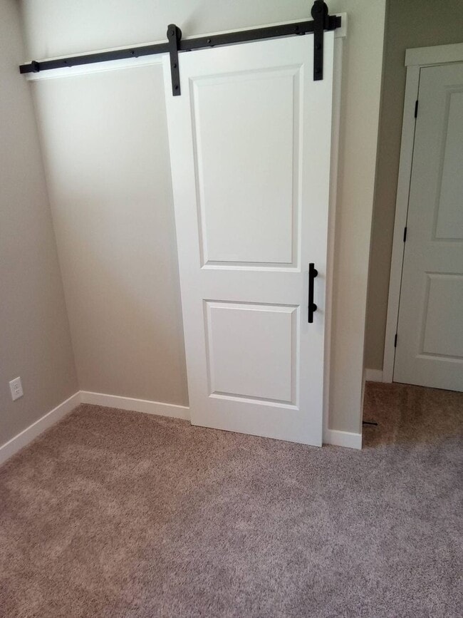 Building Photo - 3 Bedroom, 2.5 Bath in Blaine in Newer Nei...