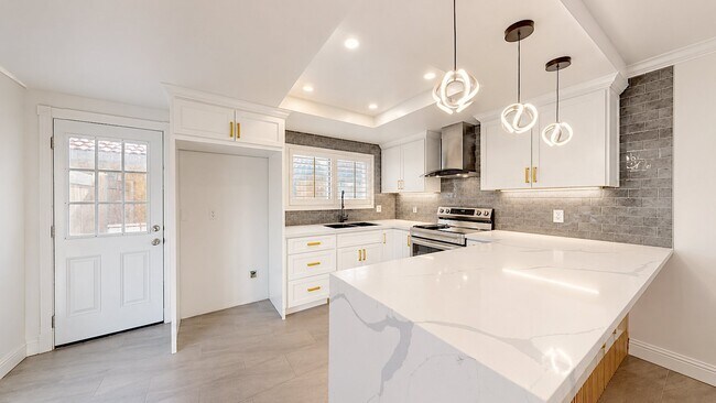 Building Photo - 1501 Racquet Club Dr